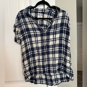 “Aaaaamazingly Soft” Flannel Short Sleeve top from American Eagle Size M